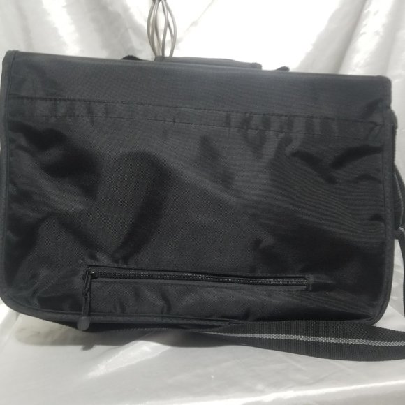 Solo Carrying Case Briefcase for 16" Notebook -Black Used/ Like New - Picture 5 of 16